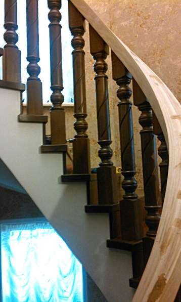 Лестница из массива дерева на заказ в Краснодаре фото 4