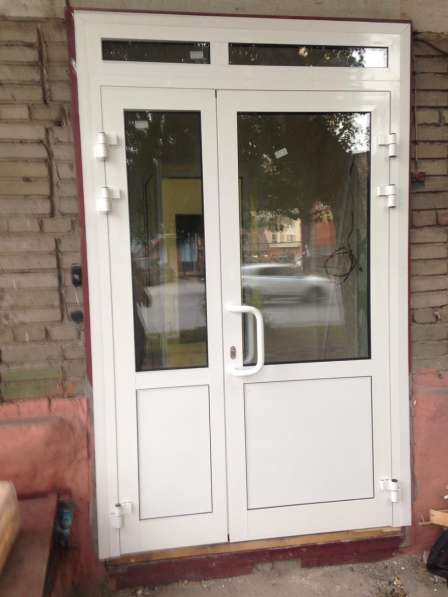 Стеклянные и пвх двери в Новосибирске