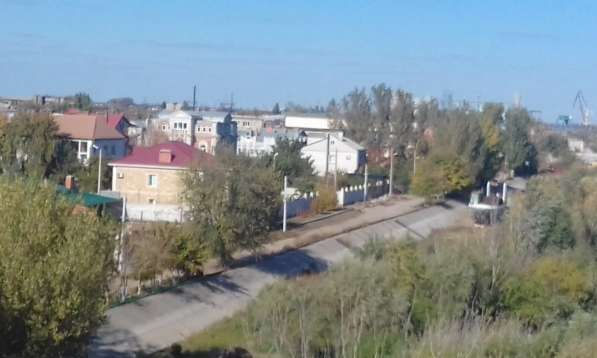 Продаю дом на берегу Волги в престижном районе в городе в Астрахани