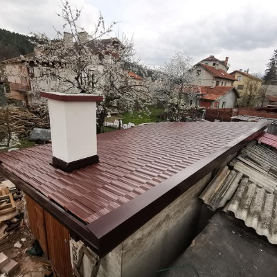 Работници, полагащи покривни покрития 2