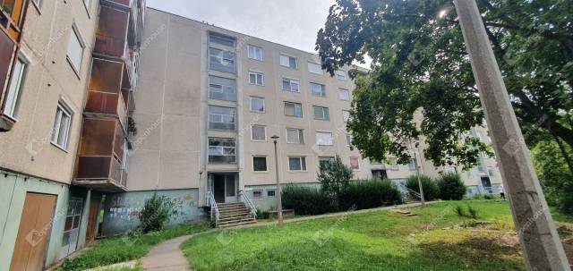 Eladó szép állapotú 2 szobás erkélyes lakás az Avas központi és kedvelt részén - Miskolc  - Miskolc, Avas - Eladó ház, Lakás 10
