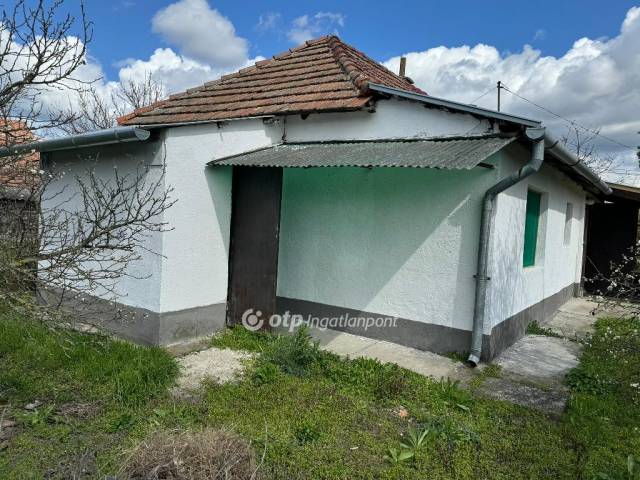 Eladó 51 m2-es családi ház Poroszló, Vasút környéke - Poroszló, Vasút környéke - Eladó ház, Lakás 4