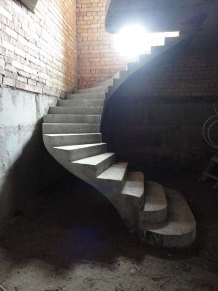 Изготовление железо-бетонных лестниц для коттеджа в Ульяновске фото 10