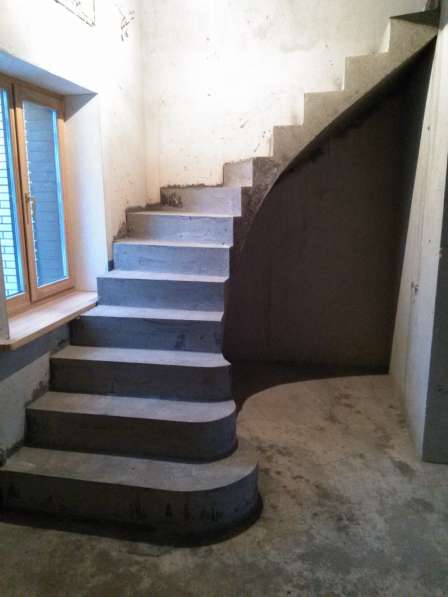 Изготовление железо-бетонных лестниц для коттеджа в Ульяновске фото 4