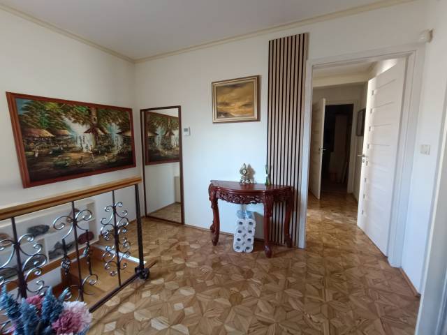 Eladó 350 m2-es családi ház Budapest XV. kerület - Budapest XV. kerület - Eladó ház, Lakás 7