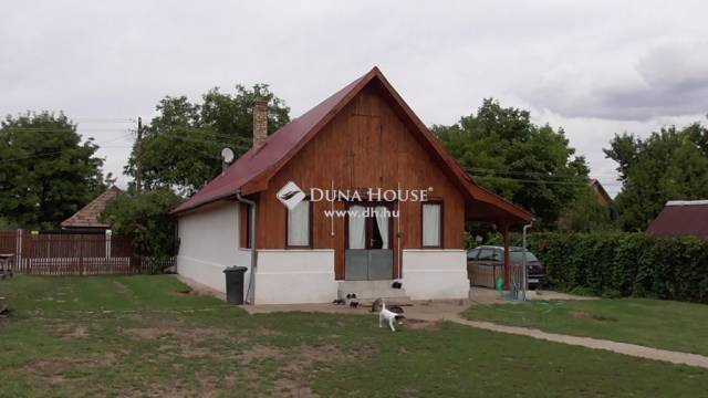 Duna House - Villa Gyömrő - Tetőfedési munkák