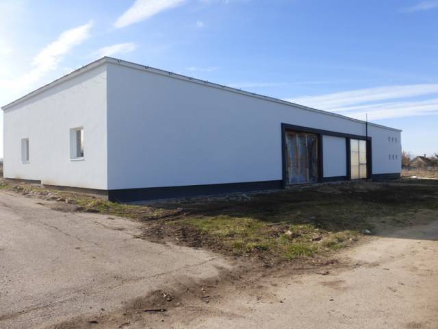 Kiadó 10000 m2-es üzlethelyiség Sárbogárd - Sárbogárd - Üzlethelyiség 2