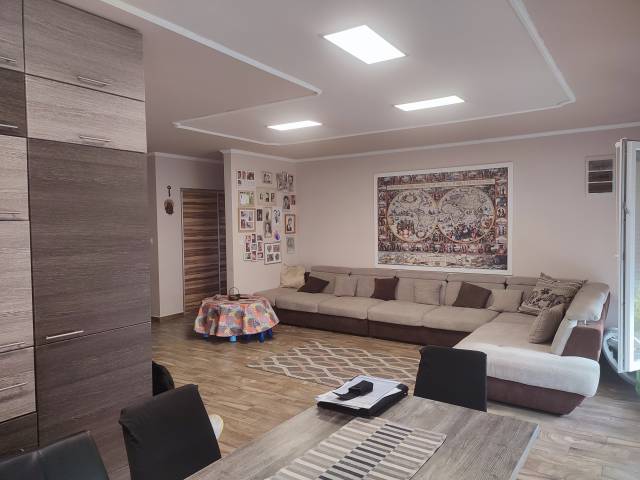 Eladó 110 m2-es családi ház Dunaújváros - Dunaújváros - Eladó ház, Lakás 0
