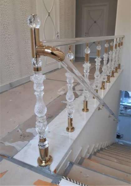 Прозрачные перила для лестницы (акрил), балясины в Краснодаре фото 3