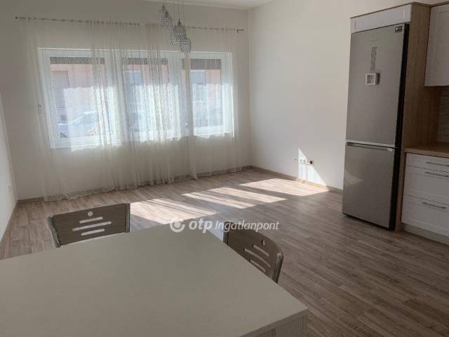 Eladó 48 m2-es téglalakás Pápa, Belváros - Pápa, Belváros - Tégla lakás 2