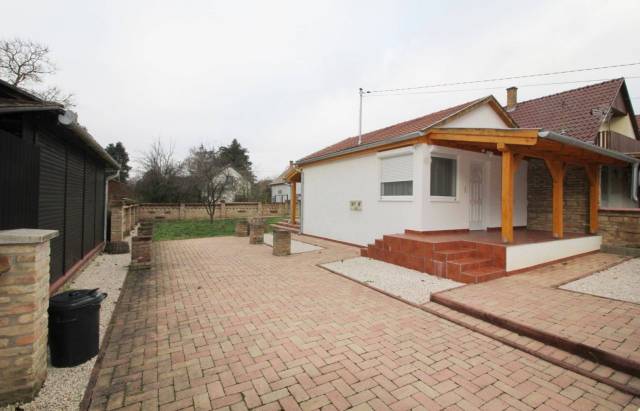 Felújított kis négy évszakos nyaraló eladó - Dombóvár - Dombóvár - Eladó ház, Lakás 9