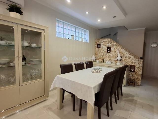 Felújított, 2 szint, gázcirkó, padlófűtés, napelem, klíma, iker ház, Gödöllő - Gödöllő - Ikerház 9