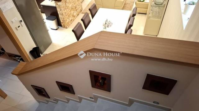 Felújított, 2 szint, gázcirkó, padlófűtés, napelem, klíma, iker ház, Gödöllő - Gödöllő - Ikerház 22