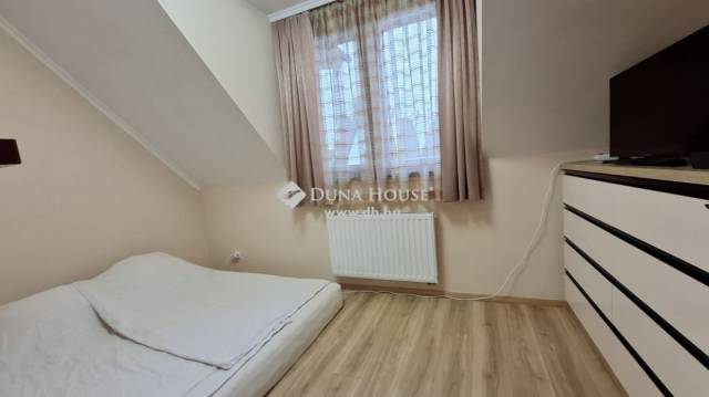 Felújított, 2 szint, gázcirkó, padlófűtés, napelem, klíma, iker ház, Gödöllő - Gödöllő - Ikerház 11