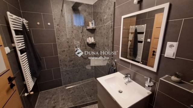 Felújított, 2 szint, gázcirkó, padlófűtés, napelem, klíma, iker ház, Gödöllő - Gödöllő - Ikerház 18