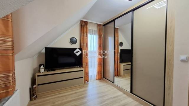 Felújított, 2 szint, gázcirkó, padlófűtés, napelem, klíma, iker ház, Gödöllő - Gödöllő - Ikerház 15