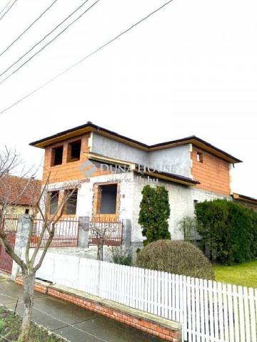 Eladó ház, Kecskemét - Kecskemét, Petőfiváros - Családi ház 0