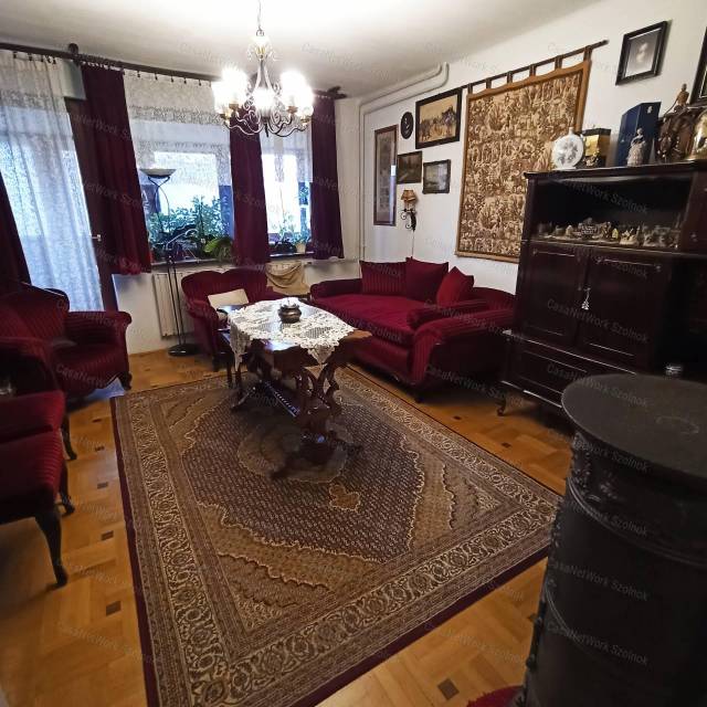 Eladó Debrecenben 5 szobás 188m2, három szintes családiház.j - Debrecen - Eladó ház, Lakás 0