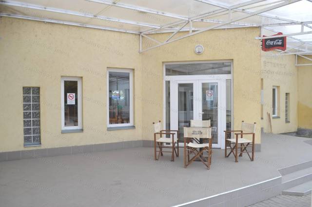 Szolnokon irodaházban első emeleti iroda eladó - Szolnok - Iroda, Kereskedelmi célú ingatlan 1