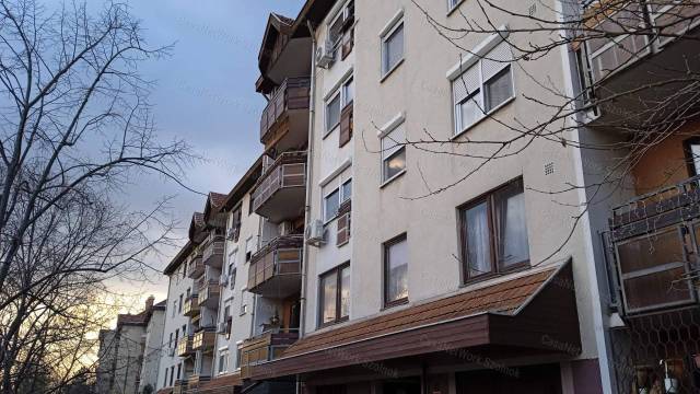 Eladó Szolnok belvárosában egy 64 m2-es 1+2 félszobás lakás - Szolnok, Belváros - Eladó ház, Lakás 24