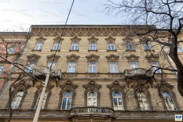 Tágas, belső két és félszintes, csendes lakás az Erzsébet körúton! - Budapest VII. kerület - Eladó ház, Lakás 25
