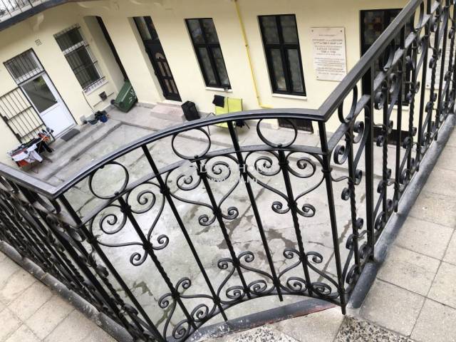 Erzsébet körútnál csendes kis utcában, AIRBNB házban NAPFÉNYES lakás! - Budapest VII. kerület - Eladó ház, Lakás 12