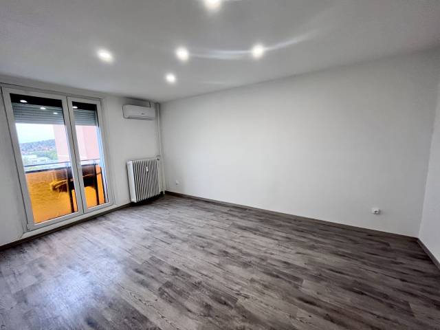 Eladó 47 m2-es panellakás Pécs, Mezőszél utca - Pécs, Mezőszél utca - Eladó ház, Lakás 3