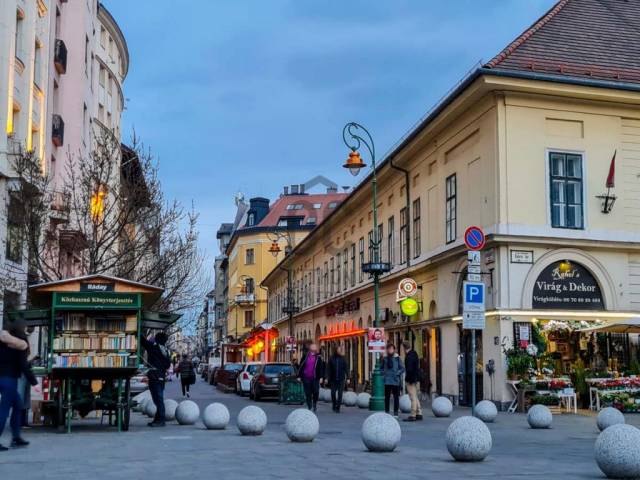 Eladó lakás Budapest 9. ker., Belső Ferencváros - Budapest IX. kerület - Eladó ház, Lakás 10