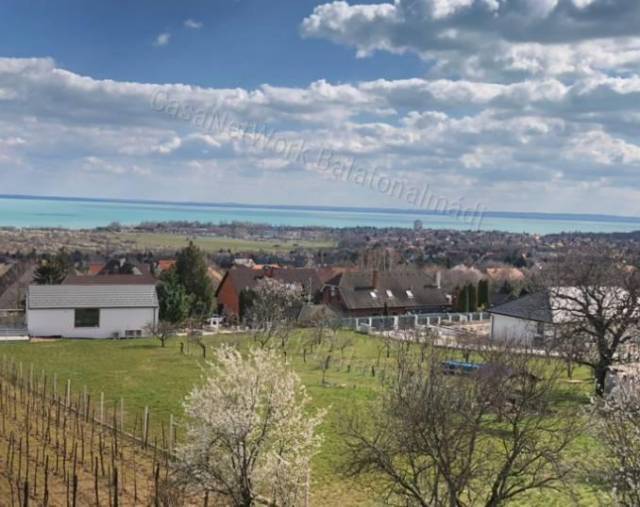 Lélegzetelállító panorámával nyaraló eladó Balatonalmádiban! - Balatonalmádi - Nyaraló 9