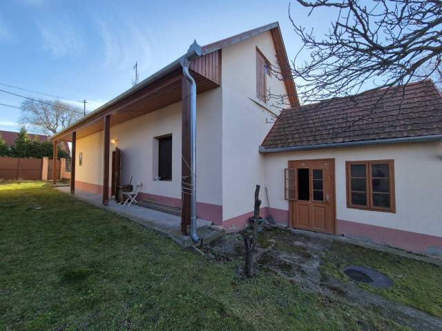 Teljesen felújított családi ház Gönyün! - Gönyű - Családi ház 22