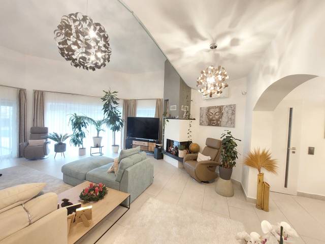 Eladó 300 m2-es családi ház Göd - Göd - Családi ház 0