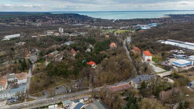 Eladó 1220 m2-es kastély Balatonfűzfő, Nike körút - Balatonfűzfő, Nike körút - Kastély 1